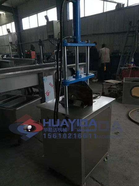 梁山留豬腦豬頭劈半機(jī)哪家的好 華易達(dá)機(jī)械提高產(chǎn)品質(zhì)量永無止境